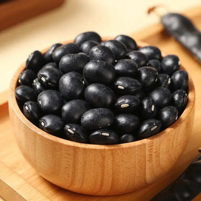 خرید لوبیا سیاه تازه و باکیفیت با دانه‌های براق و درشت.